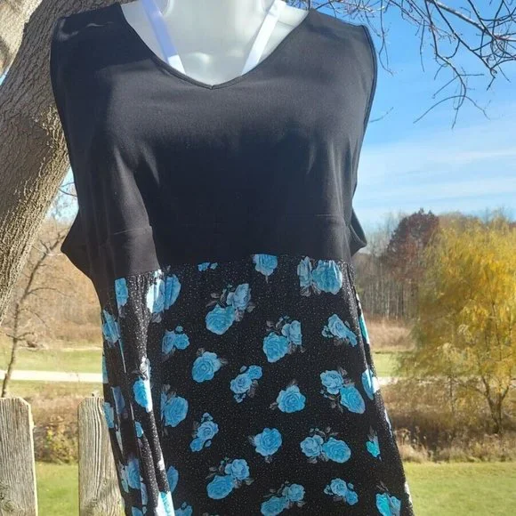 TORRID 6 Roses with Rose Petal Speckles Midi Dress - Plus Size US 30 - Picture 7 of 8